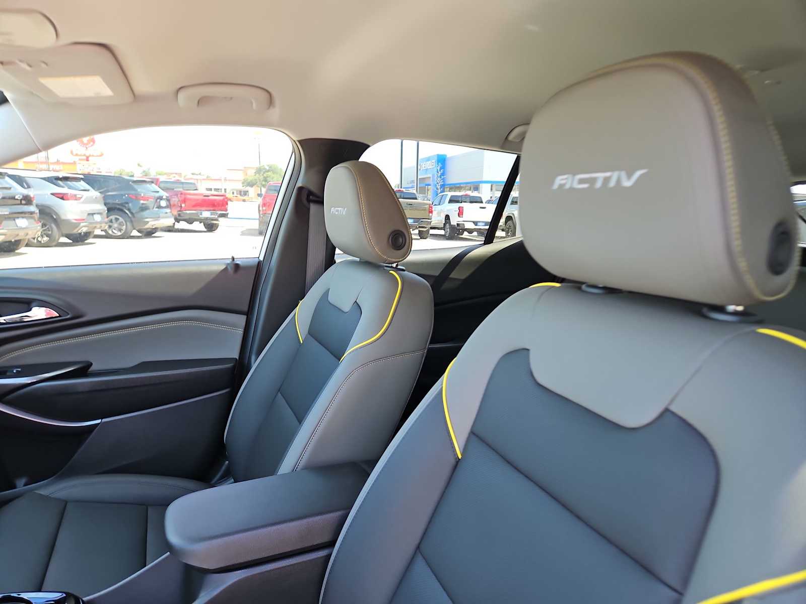 Thumbnail: 2025 Chevrolet Trax - 14