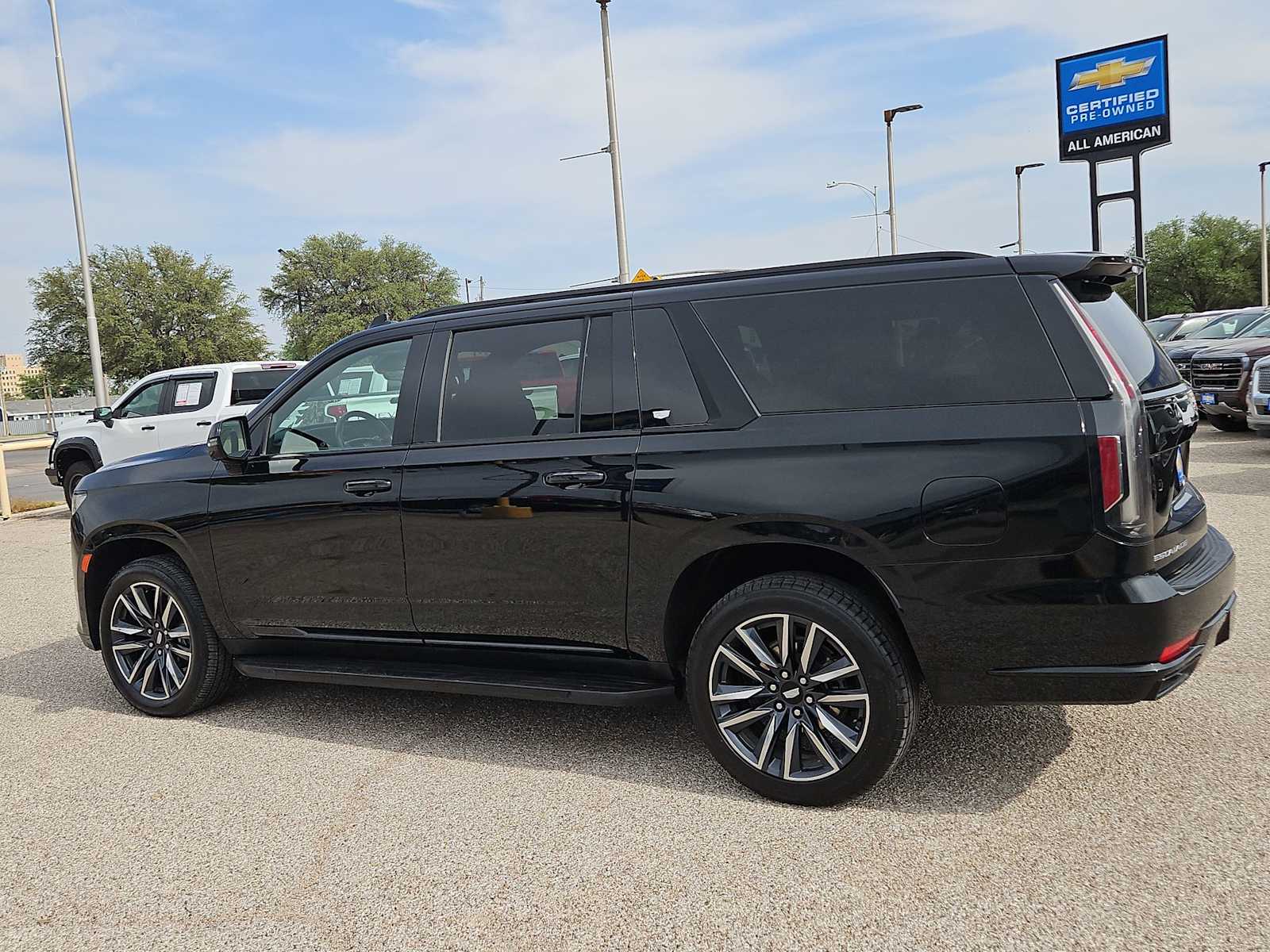 Thumbnail: 2023 Cadillac Escalade - 3