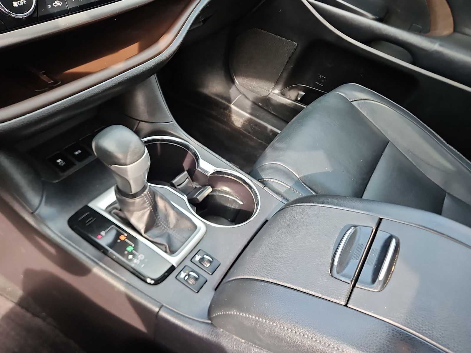 Thumbnail: 2018 Toyota Highlander - 20