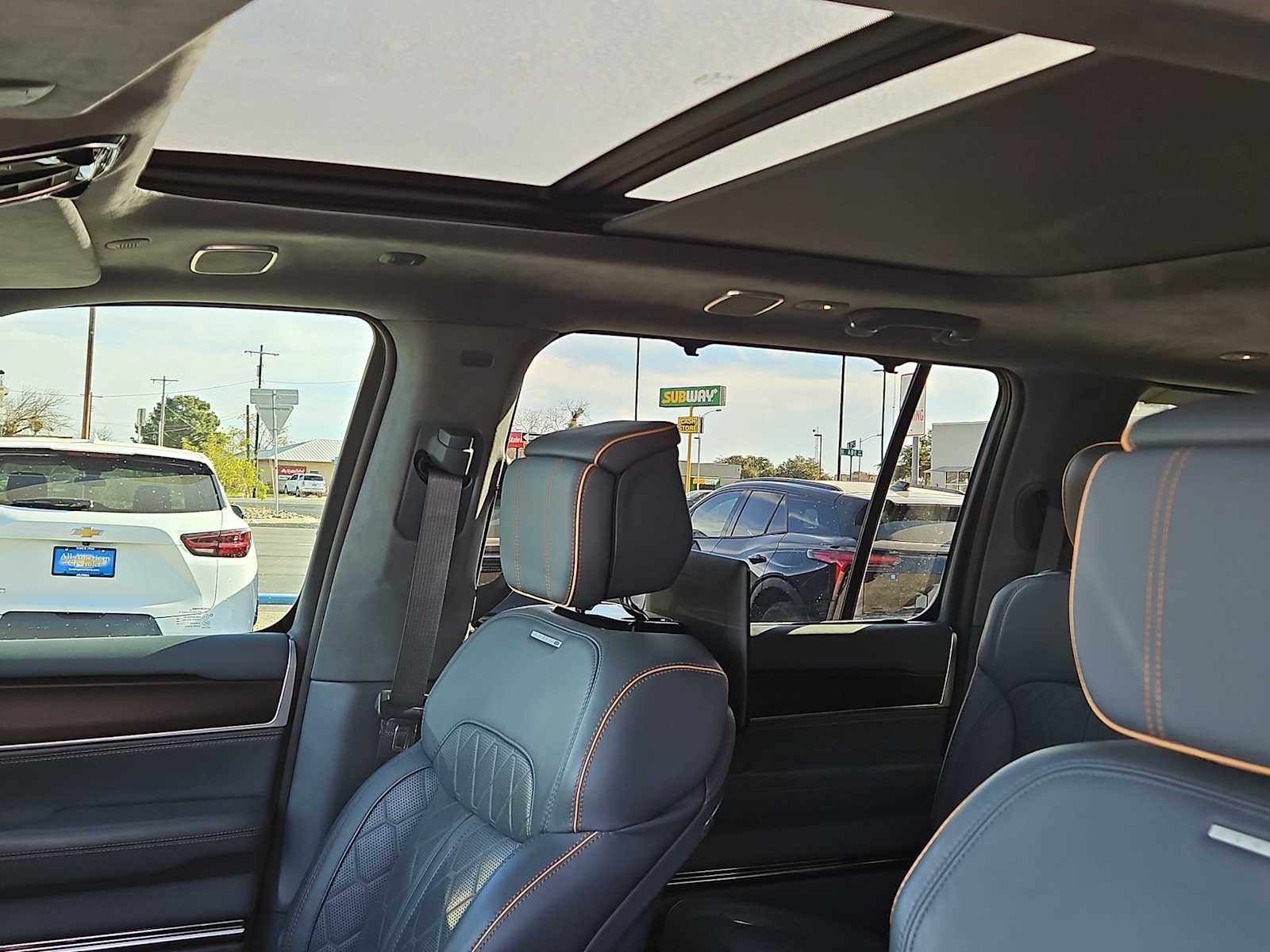 Thumbnail: 2024 Jeep Grand Wagoneer - 18