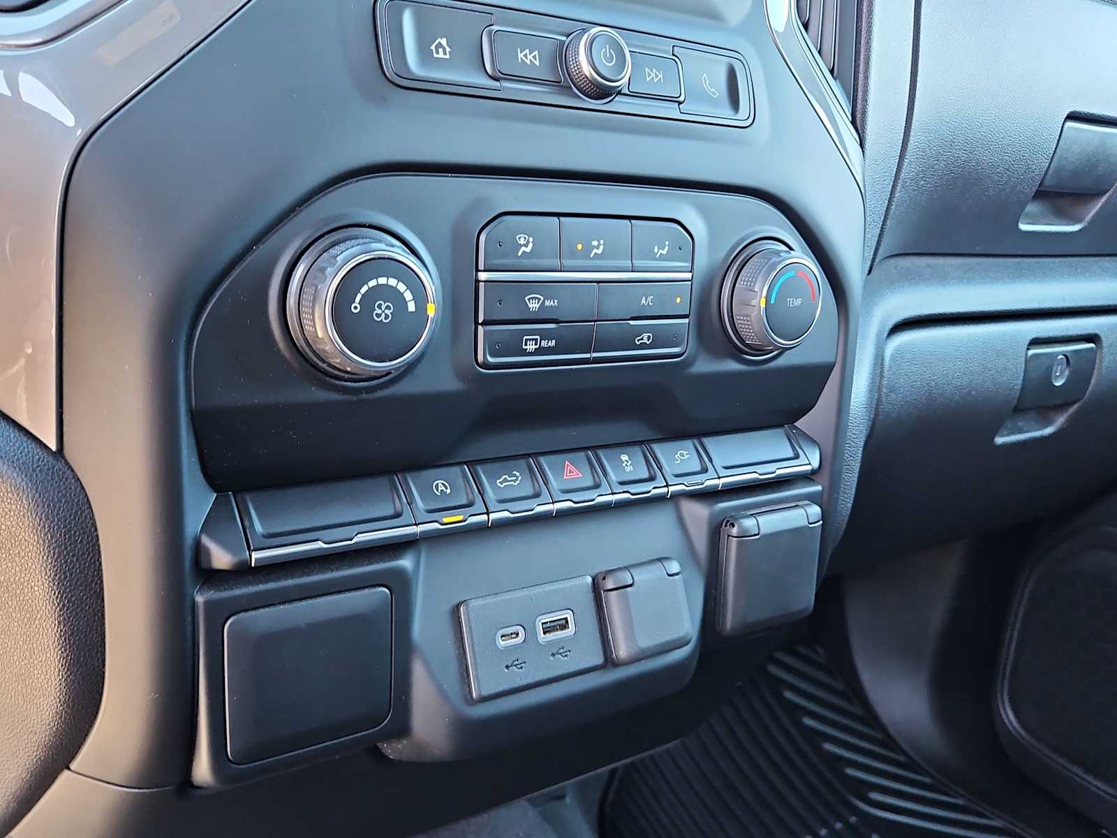 Thumbnail: 2022 Chevrolet Silverado 1500 - 24