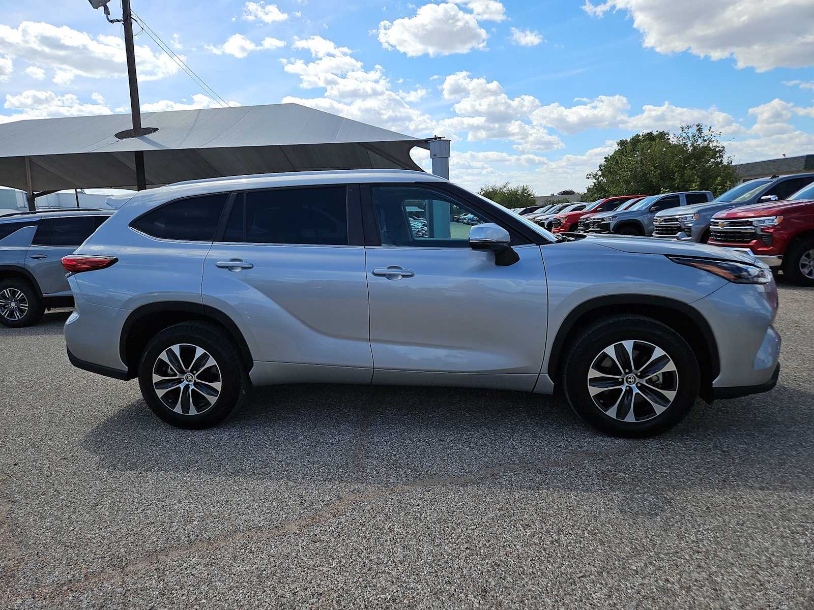 Thumbnail: 2023 Toyota Highlander - 9