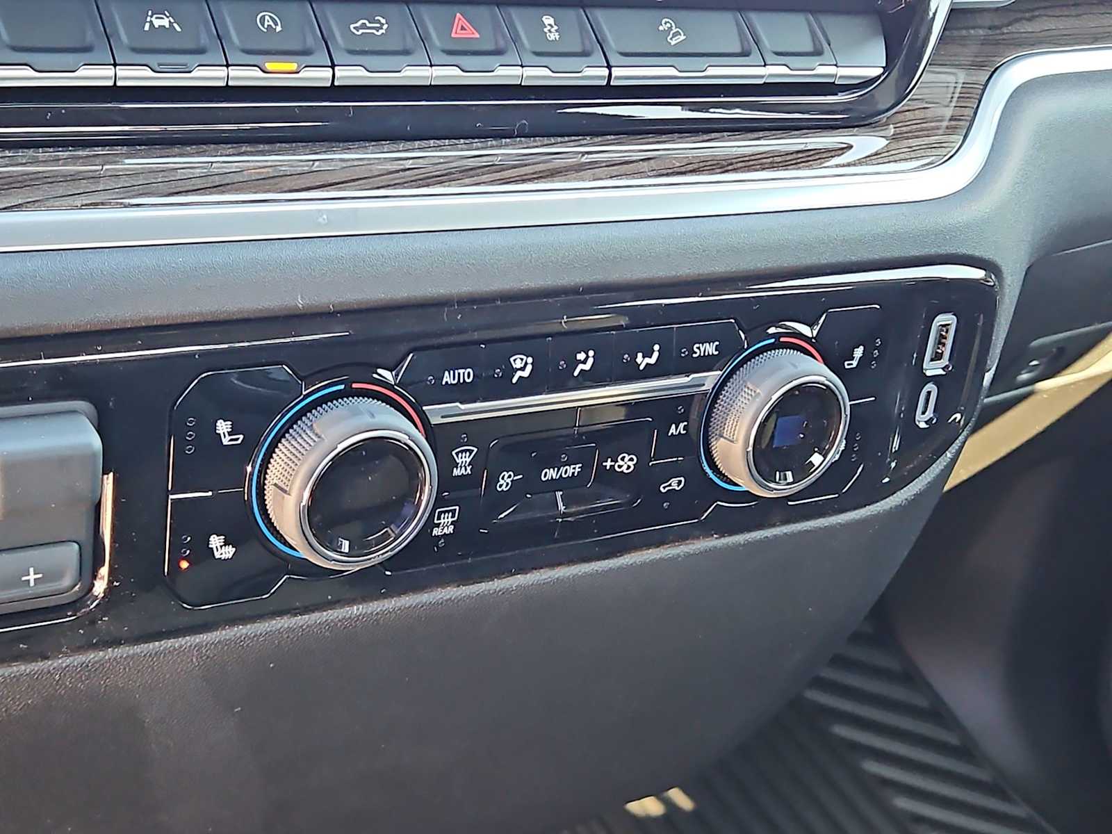 Thumbnail: 2026 Chevrolet Silverado 1500 - 24