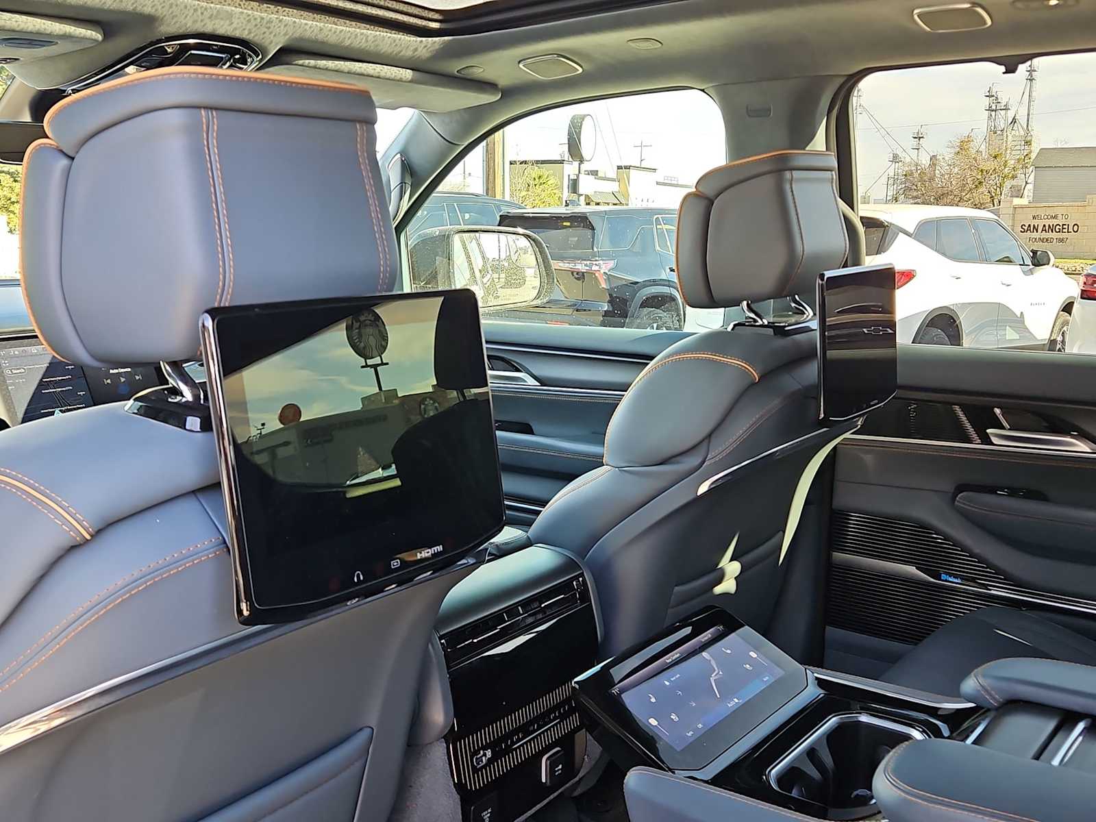 Thumbnail: 2024 Jeep Grand Wagoneer - 16