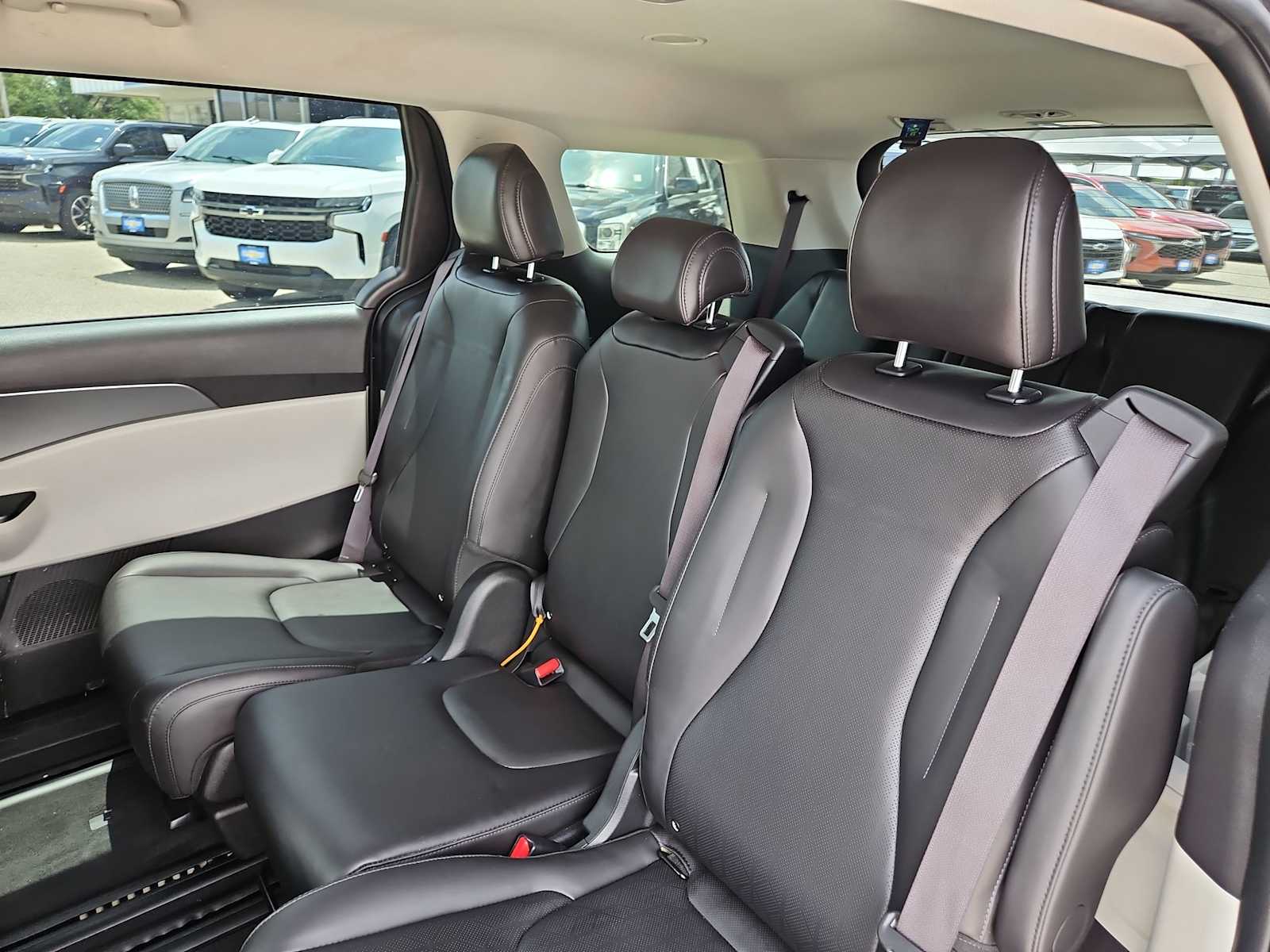 Thumbnail: 2023 Kia Carnival - 10