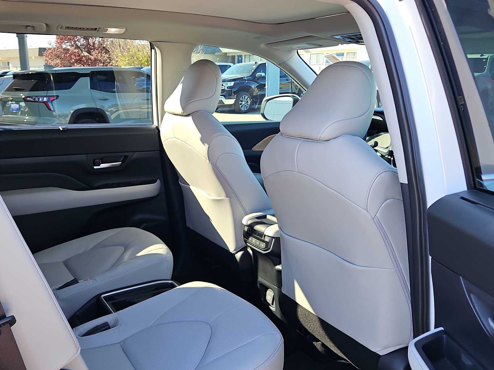 Thumbnail: 2024 Toyota Grand Highlander - 16