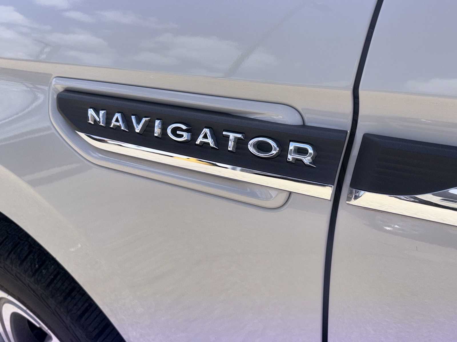 Thumbnail: 2023 Lincoln Navigator - 11