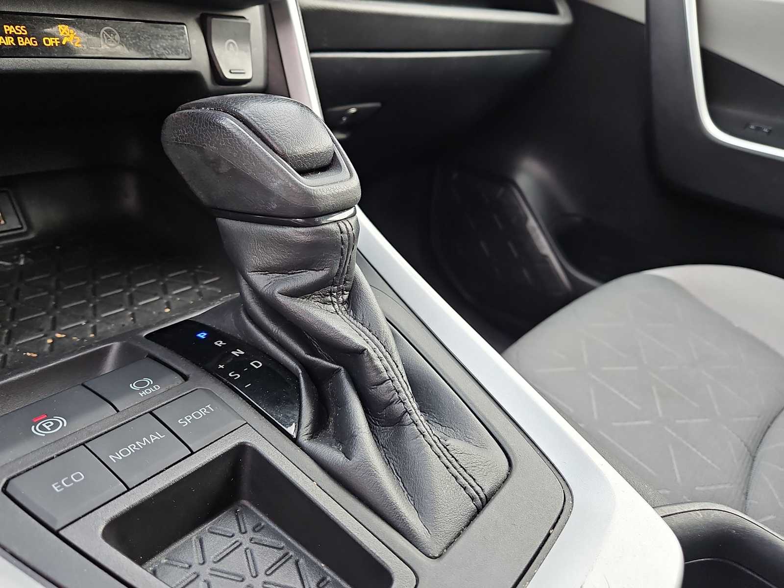 Thumbnail: 2023 Toyota RAV4 - 21