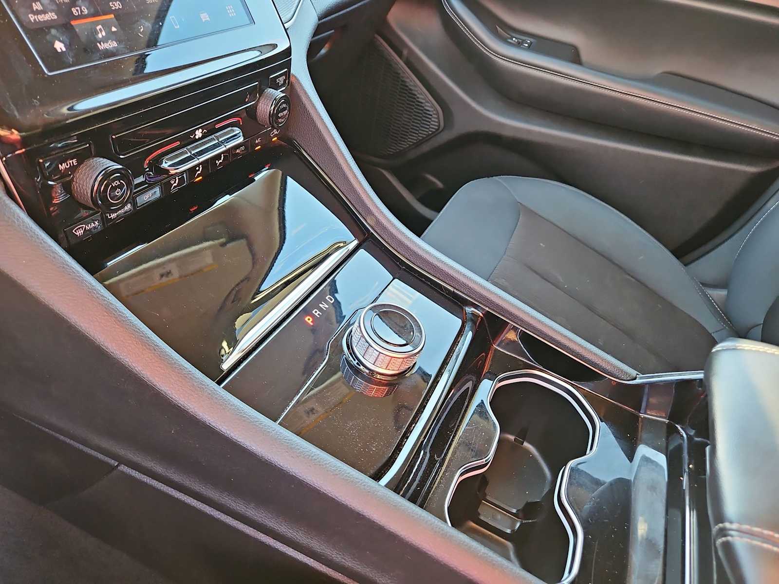 Thumbnail: 2023 Jeep Grand Cherokee - 12