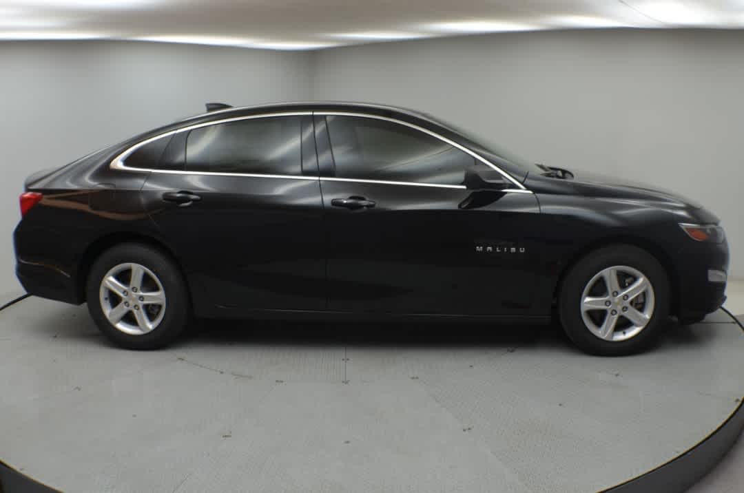 Thumbnail: 2020 Chevrolet Malibu - 12