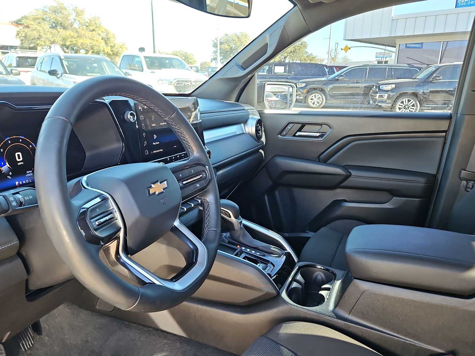 Thumbnail: 2023 Chevrolet Colorado - 10