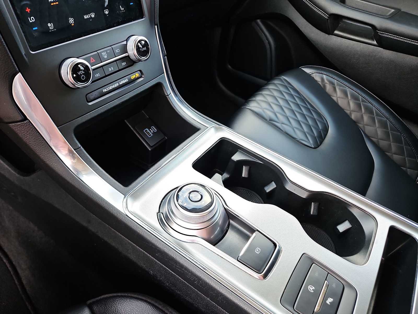 Thumbnail: 2024 Ford Edge - 20