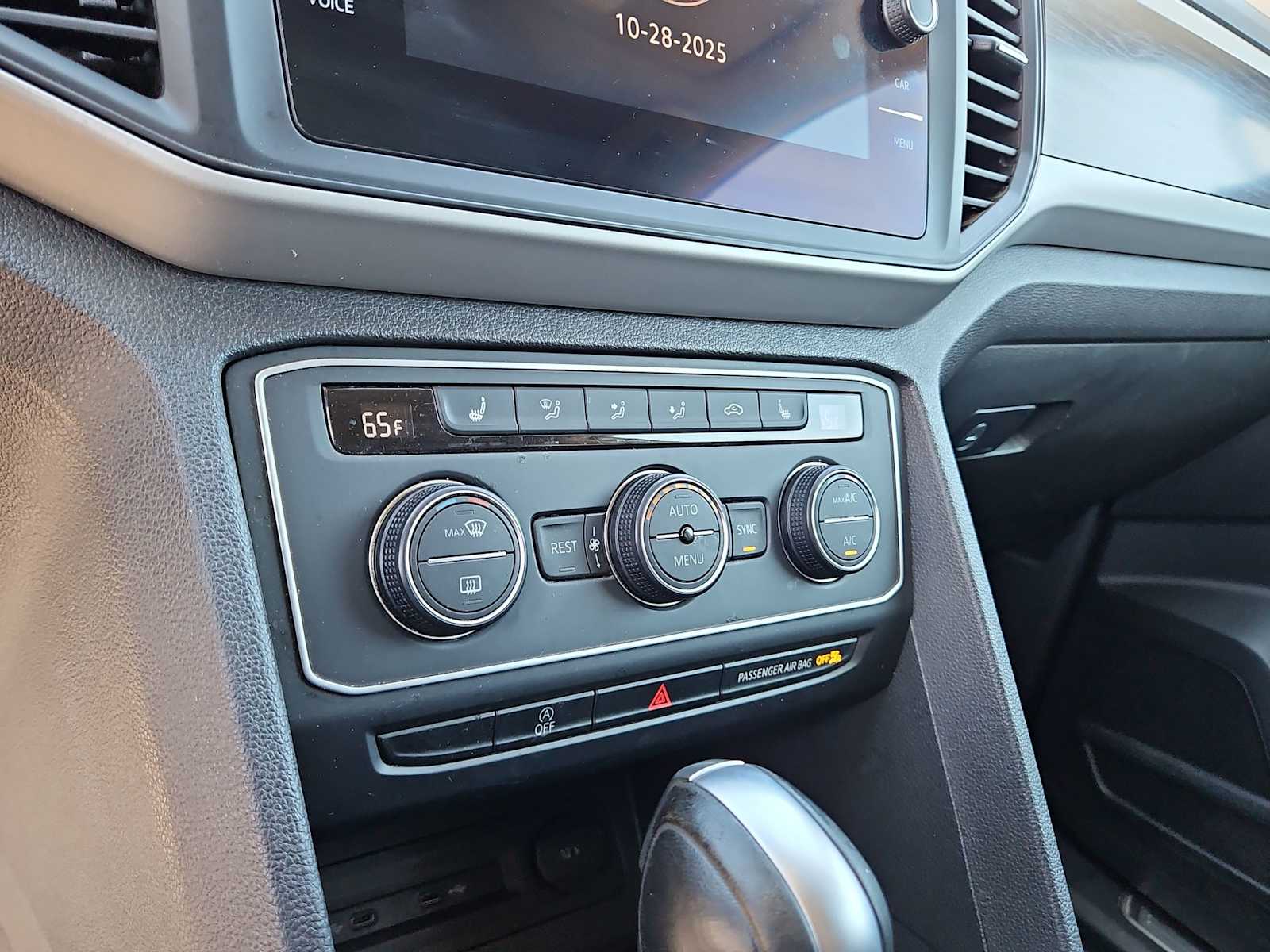 Thumbnail: 2021 Volkswagen Atlas - 24