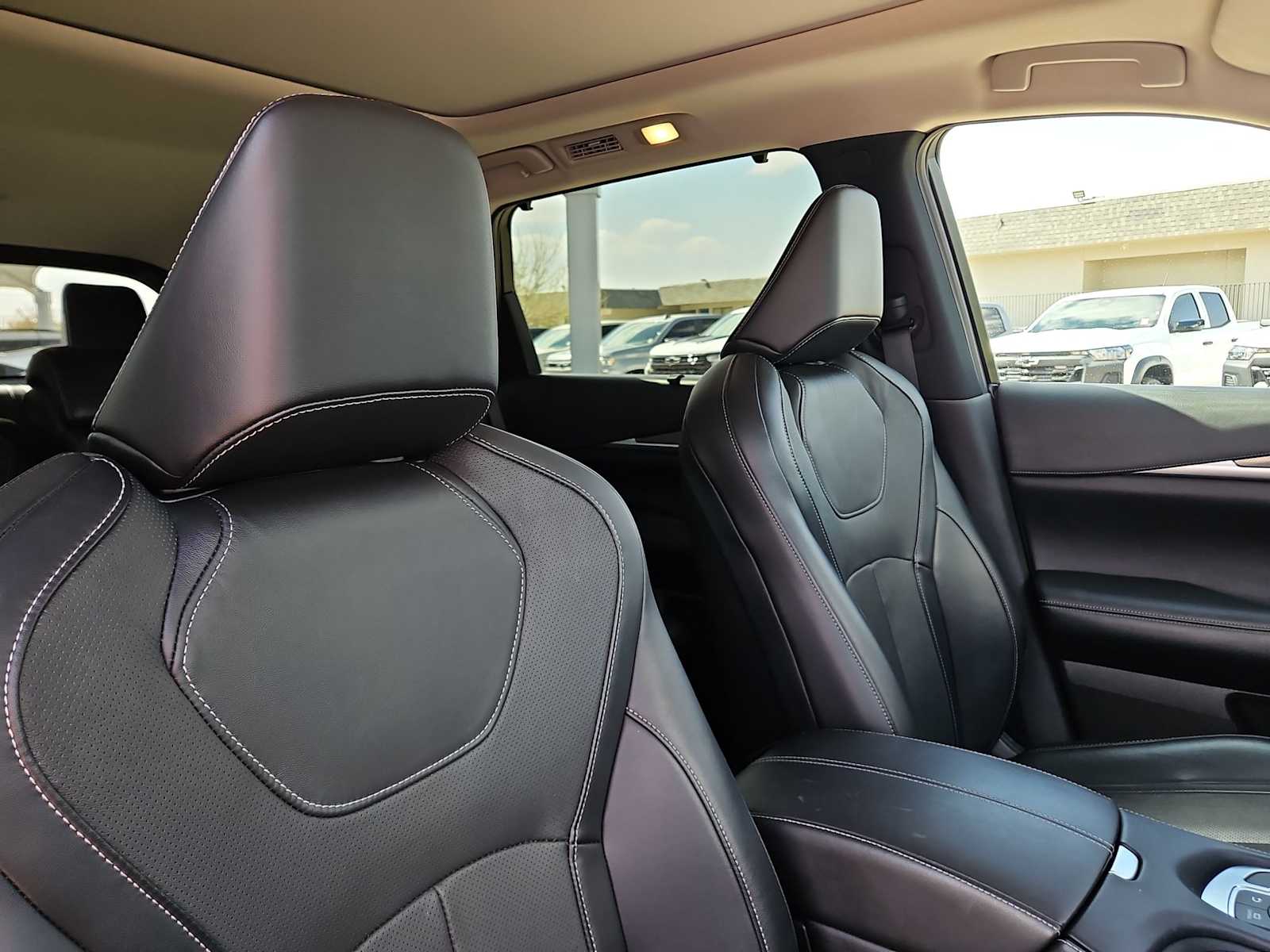 Thumbnail: 2023 INFINITI QX60 - 19