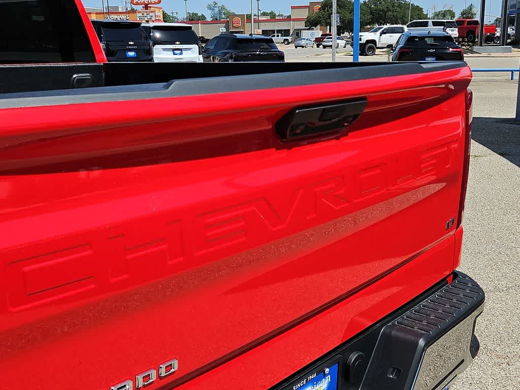 Thumbnail: 2026 Chevrolet Silverado 1500 - 11
