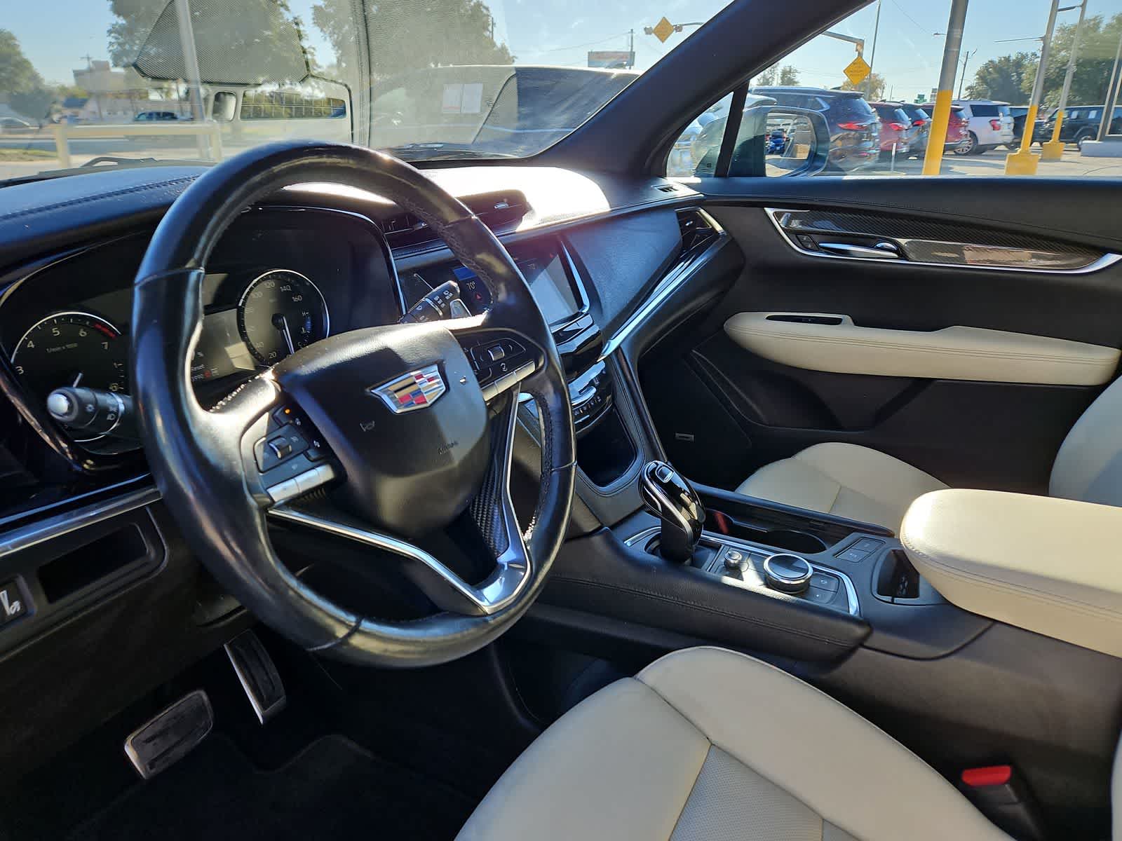 Thumbnail: 2020 Cadillac XT6 - 10