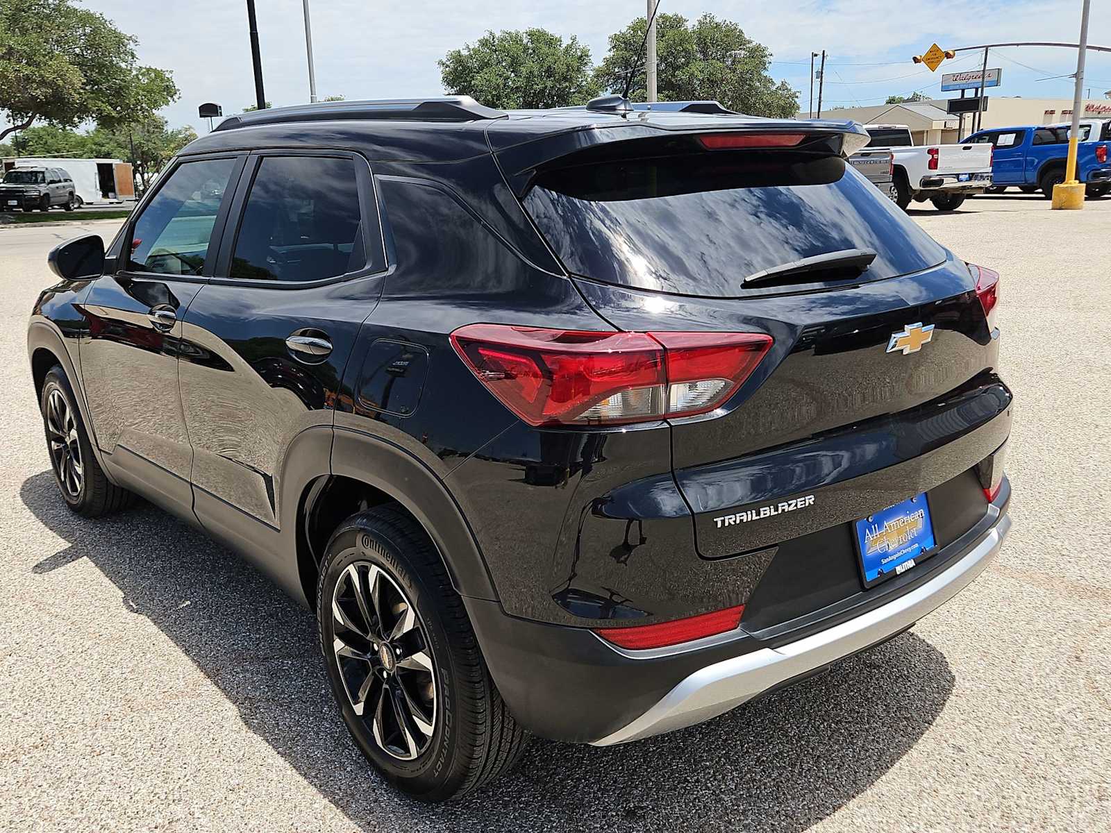 Thumbnail: 2023 Chevrolet TrailBlazer - 4