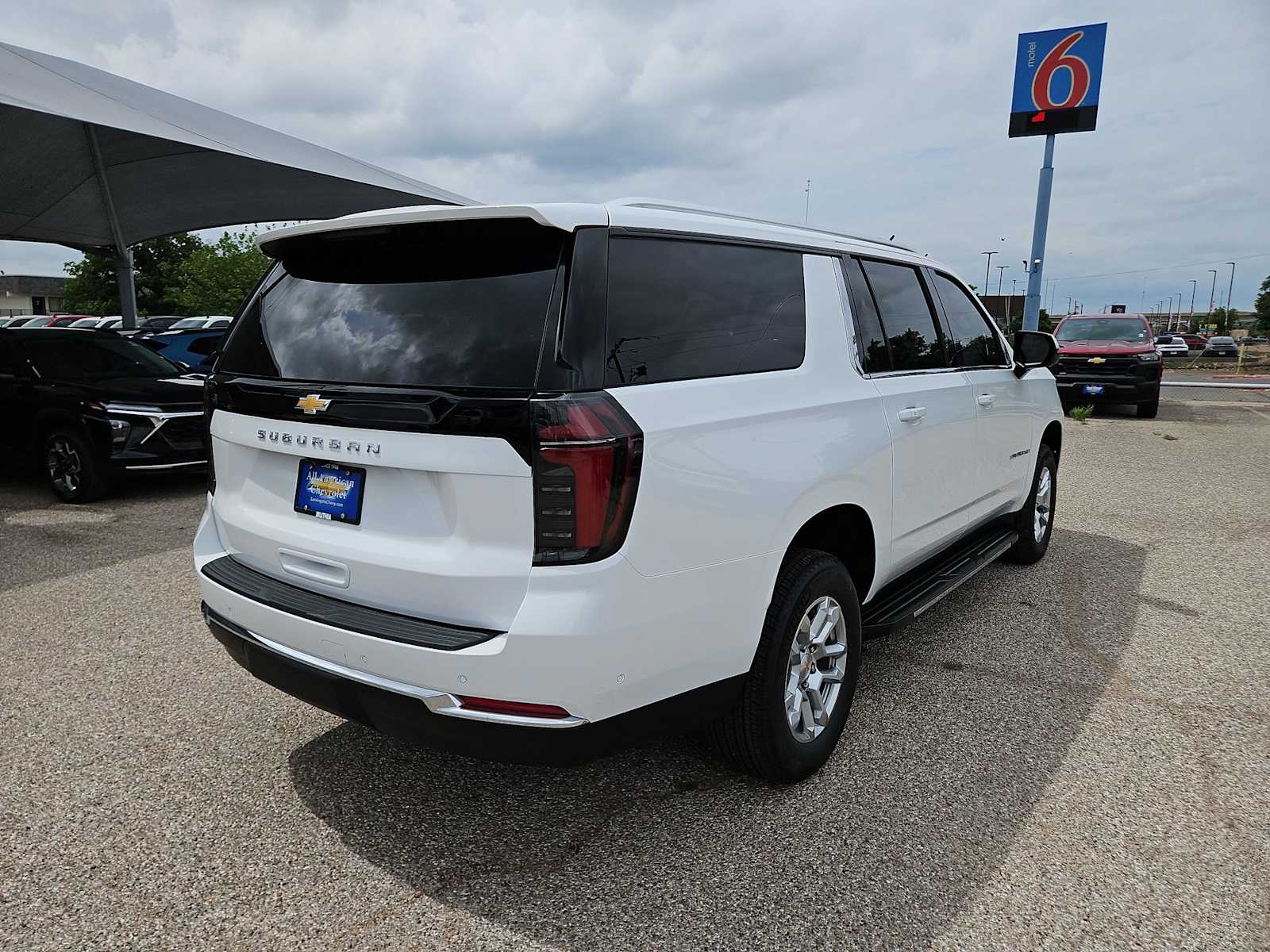 Thumbnail: 2026 Chevrolet Suburban - 8