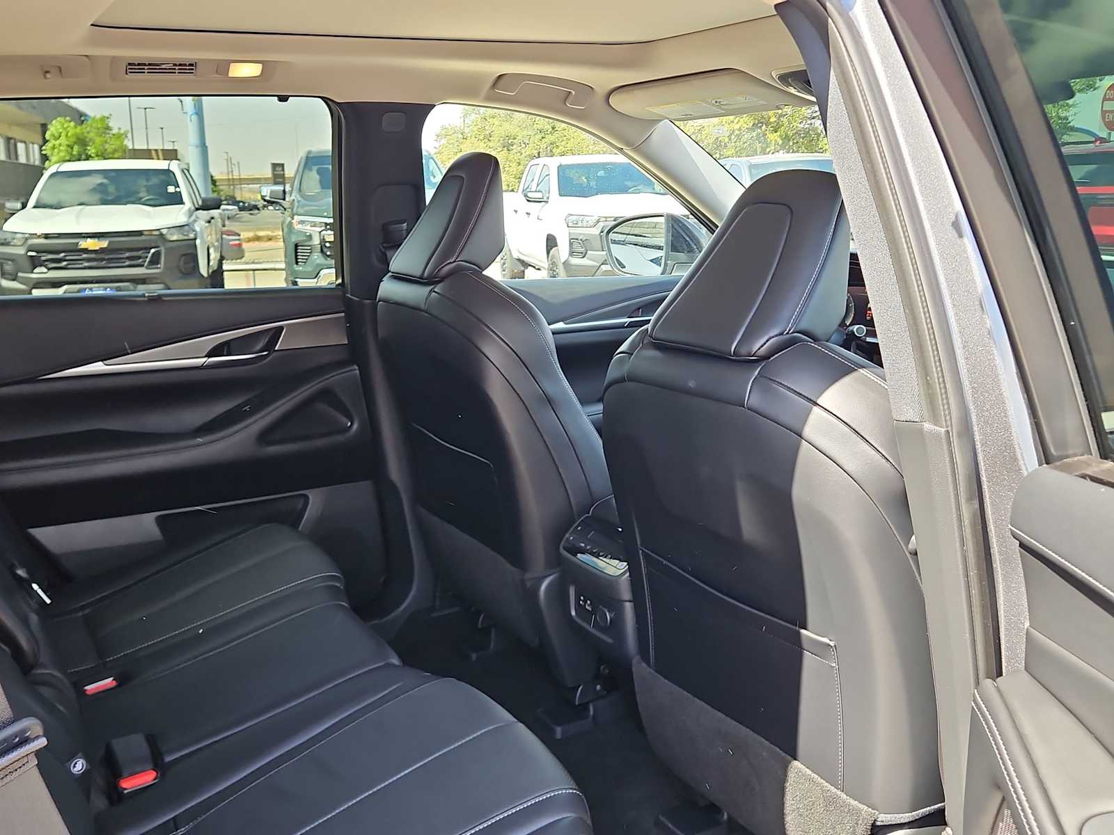 Thumbnail: 2023 INFINITI QX60 - 18