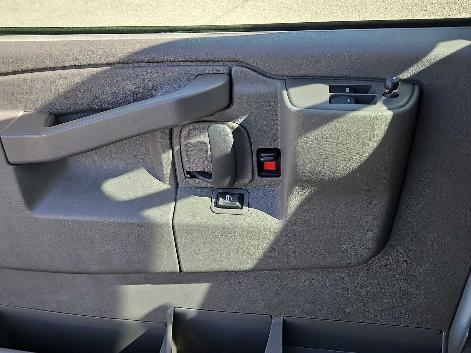 Thumbnail: 2024 GMC Savana - 14