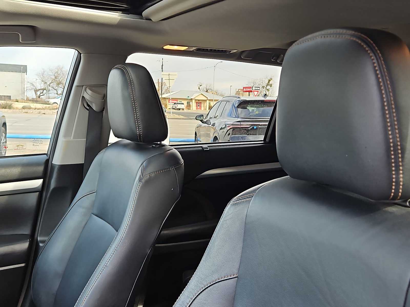 Thumbnail: 2018 Toyota Highlander - 15