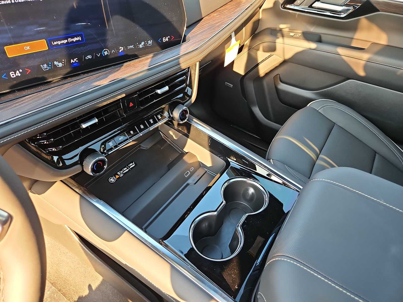 Thumbnail: 2025 Chevrolet Suburban - 15