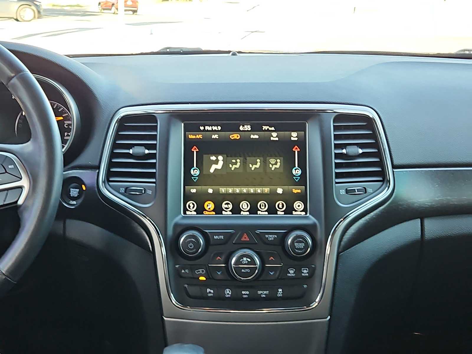 Thumbnail: 2018 Jeep Grand Cherokee - 14