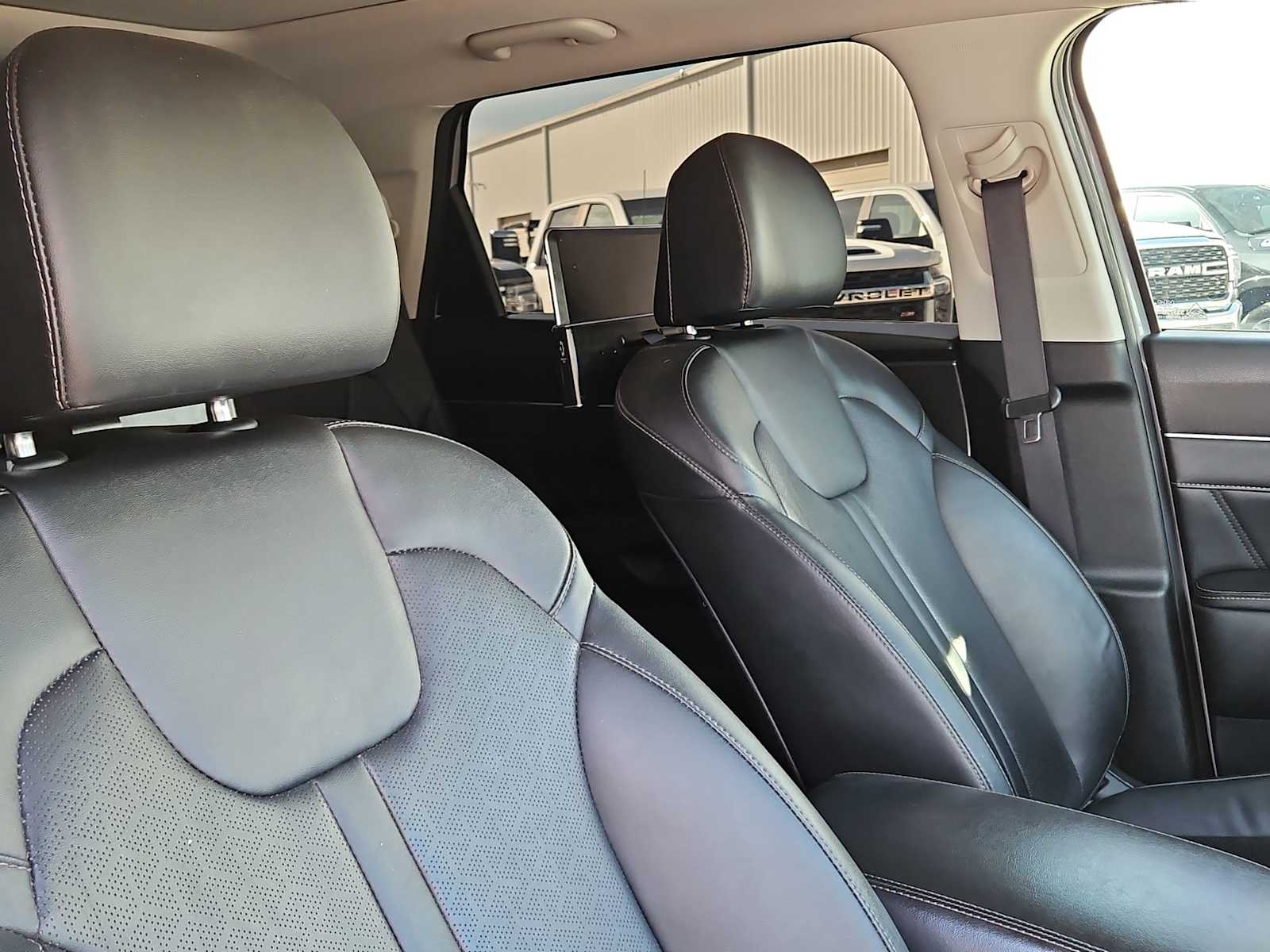 Thumbnail: 2022 Kia Sorento - 17