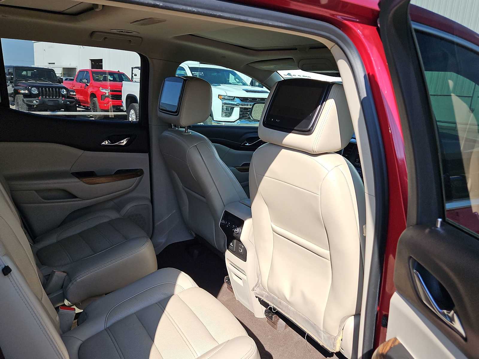 Thumbnail: 2019 GMC Acadia - 17