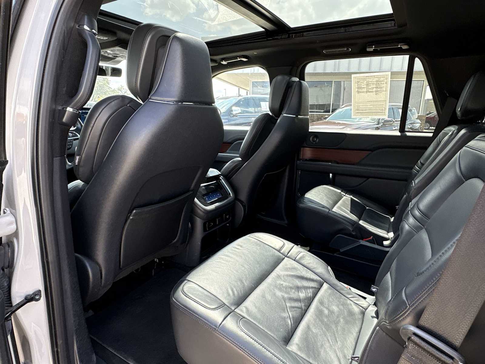 Thumbnail: 2023 Lincoln Navigator - 16