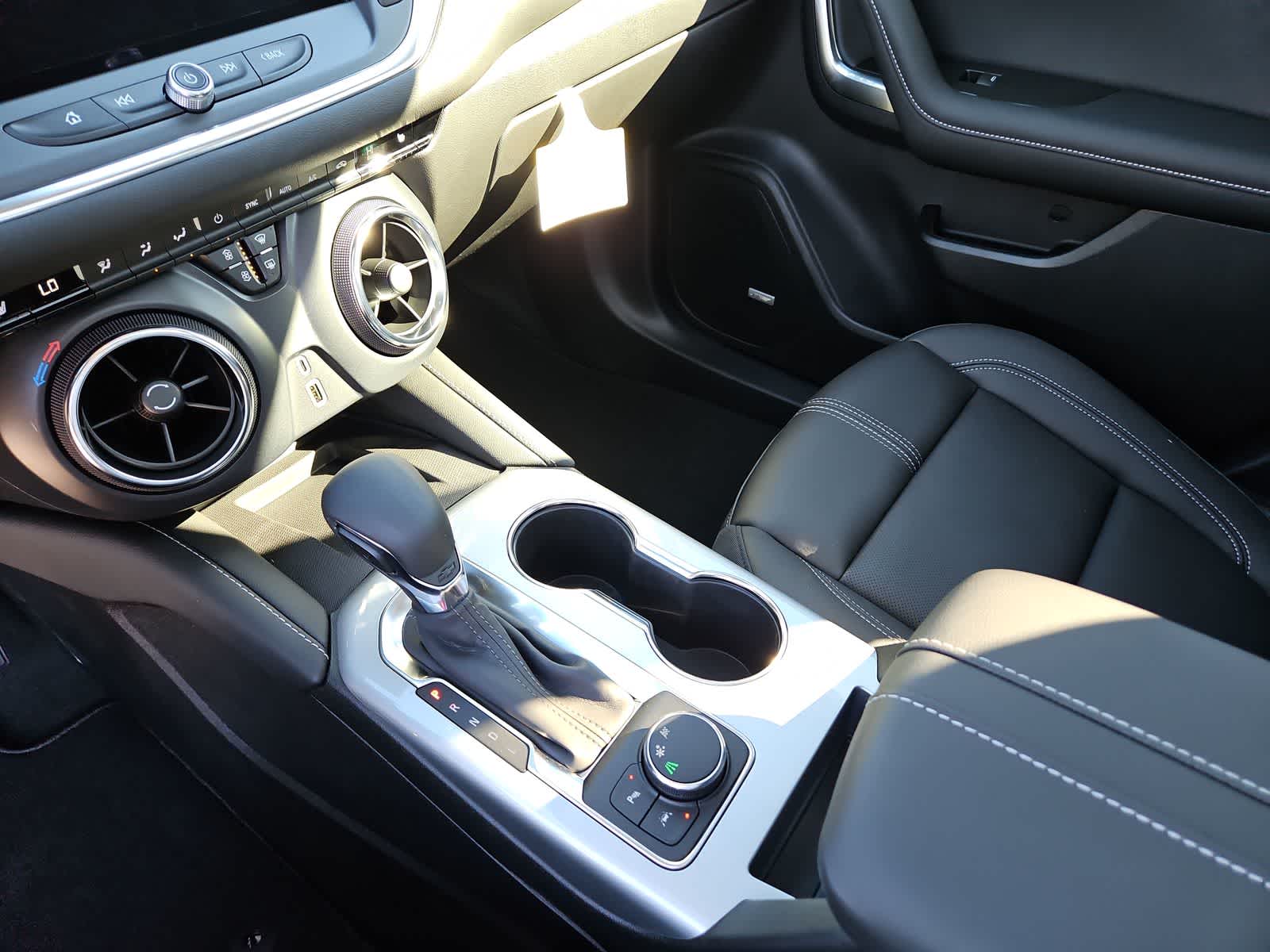 Thumbnail: 2024 Chevrolet Blazer - 24