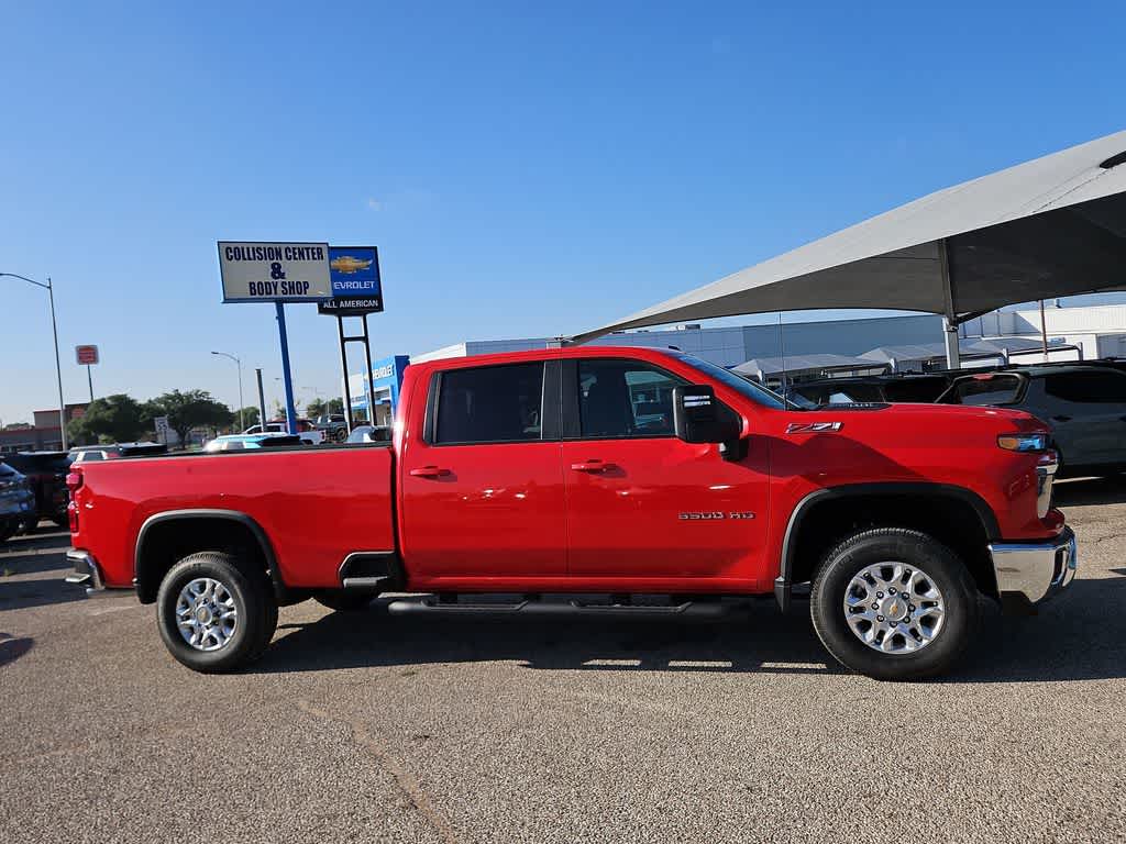 Thumbnail: 2026 Chevrolet Silverado 3500 - 9