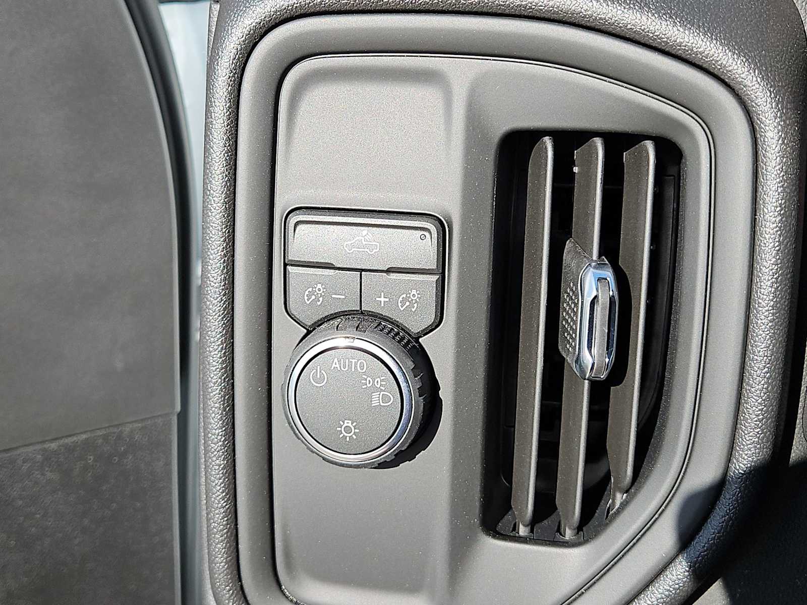 Thumbnail: 2026 Chevrolet Silverado 1500 - 21