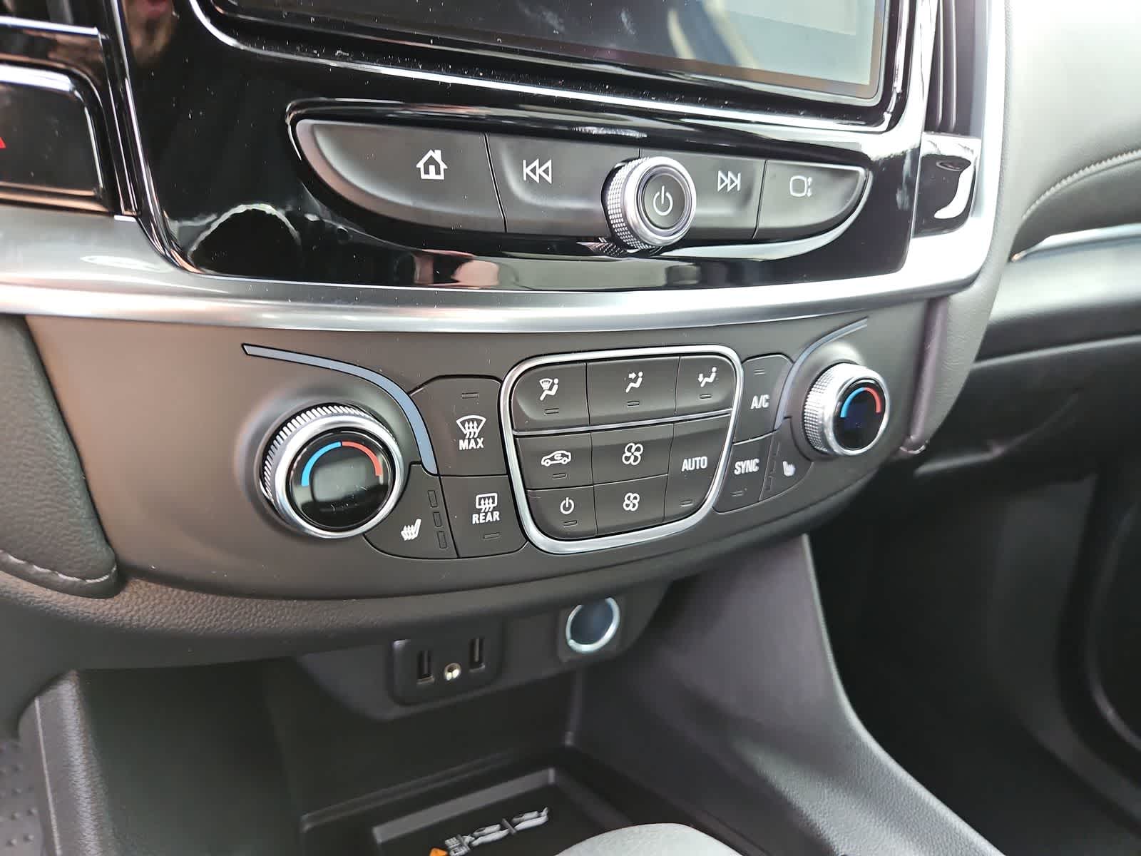 Thumbnail: 2023 Chevrolet Traverse - 29