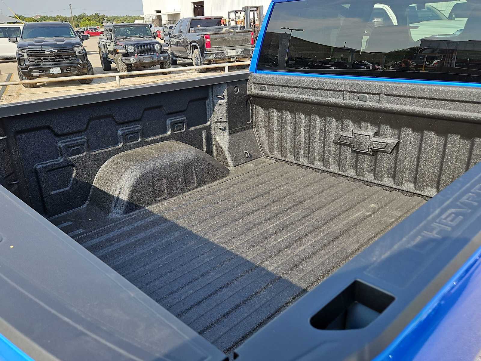 Thumbnail: 2026 Chevrolet Silverado 1500 - 23