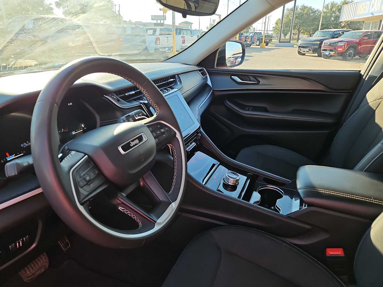 Thumbnail: 2023 Jeep Grand Cherokee - 10