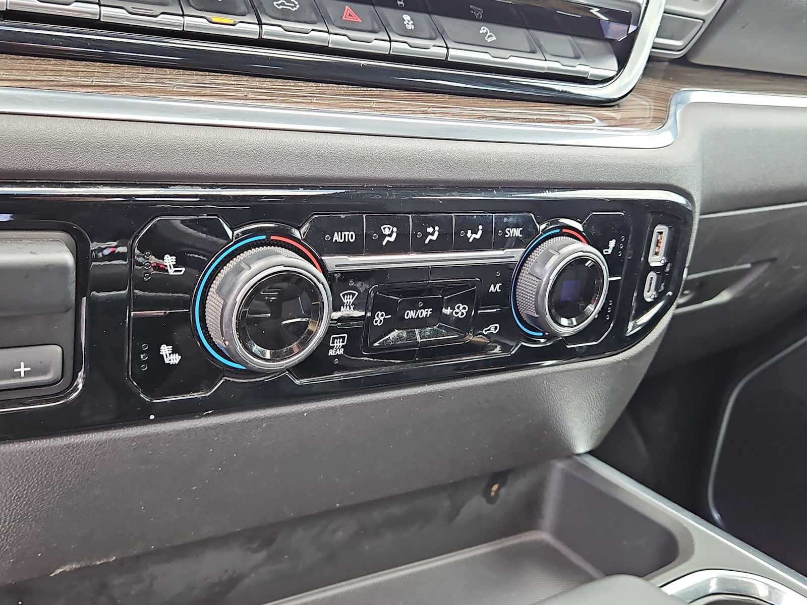 Thumbnail: 2024 Chevrolet Silverado 1500 - 24