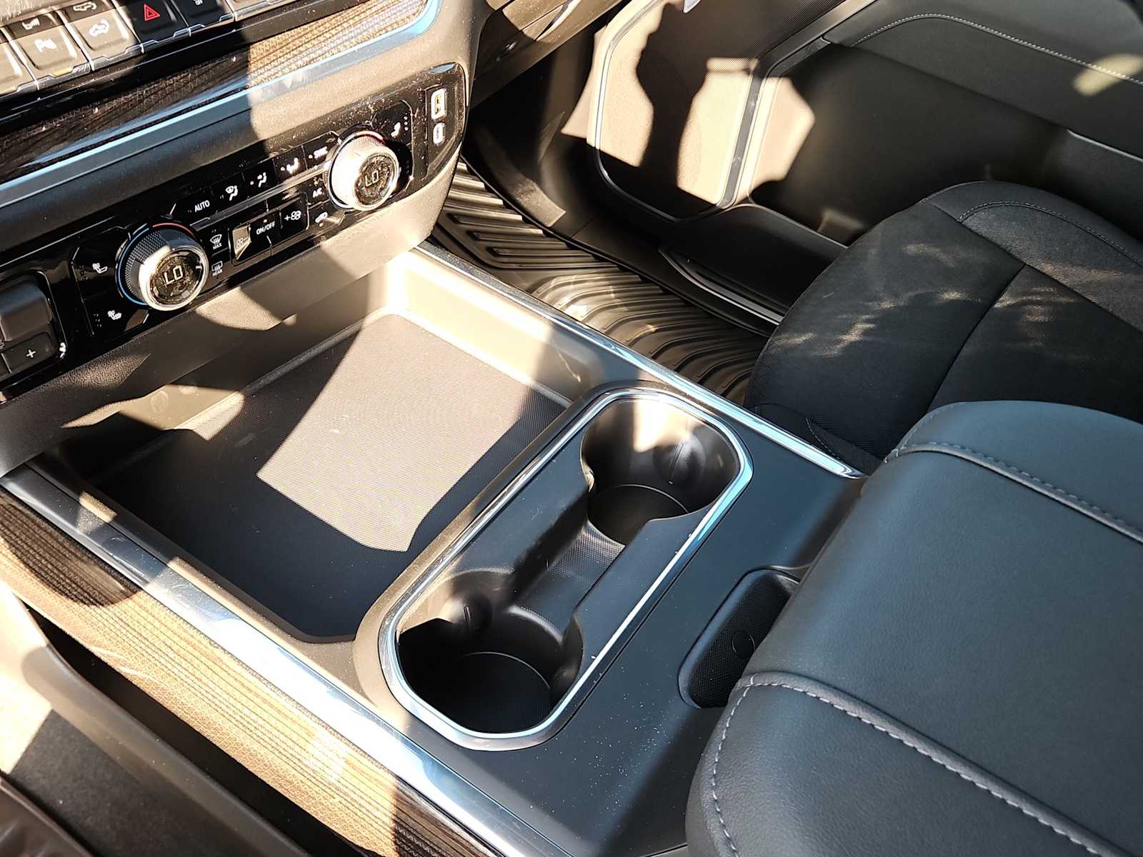 Thumbnail: 2026 Chevrolet Silverado 3500 - 20