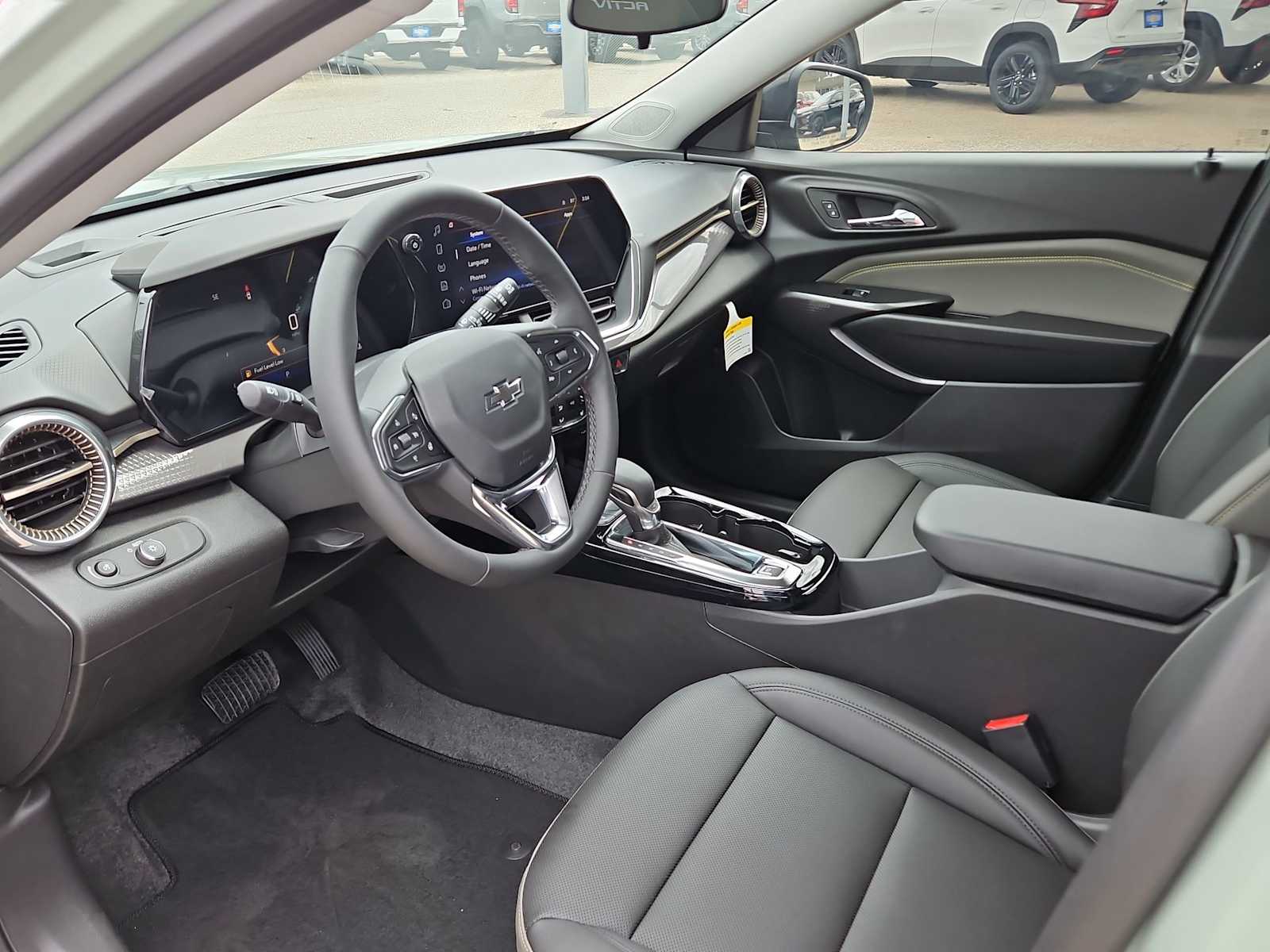 Thumbnail: 2025 Chevrolet Trax - 2