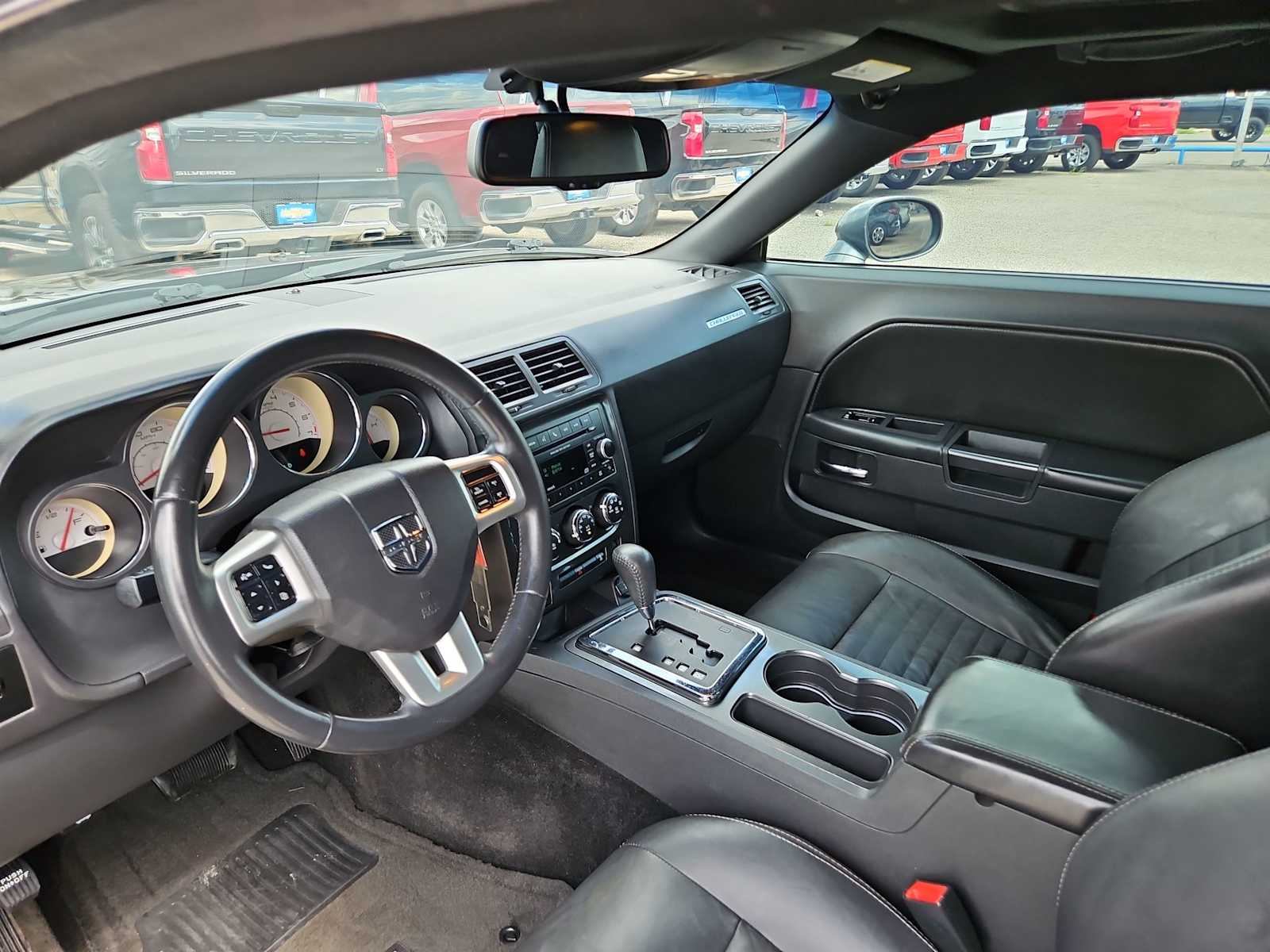2012 Dodge Challenger SXT 10