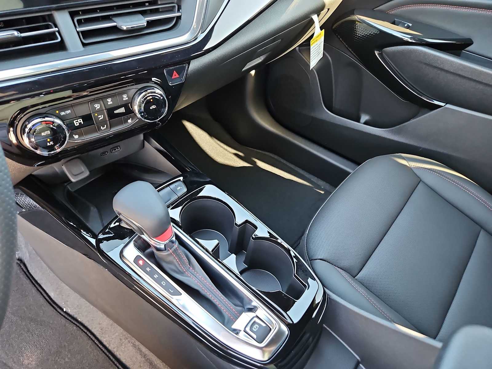 Thumbnail: 2025 Chevrolet Trax - 23