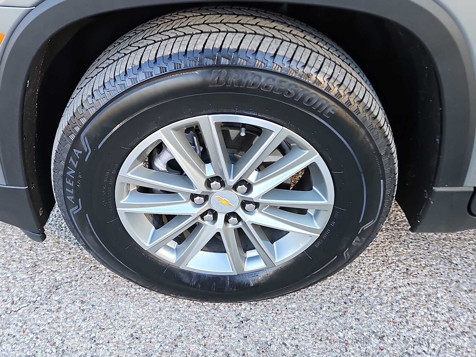 Thumbnail: 2023 Chevrolet Traverse - 12