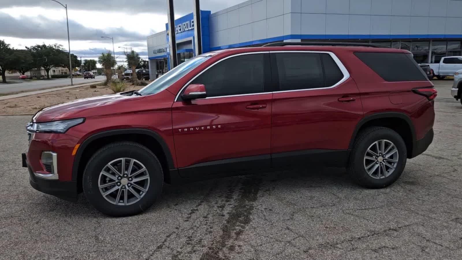 Thumbnail: 2023 Chevrolet Traverse - 4