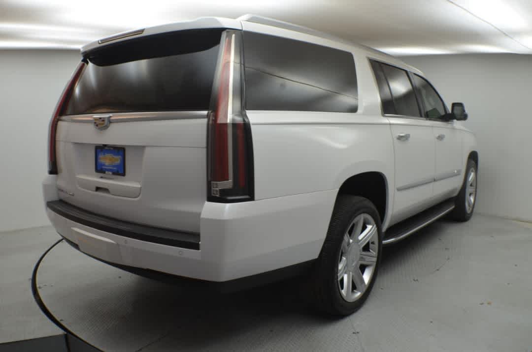 Thumbnail: 2016 Cadillac Escalade - 10