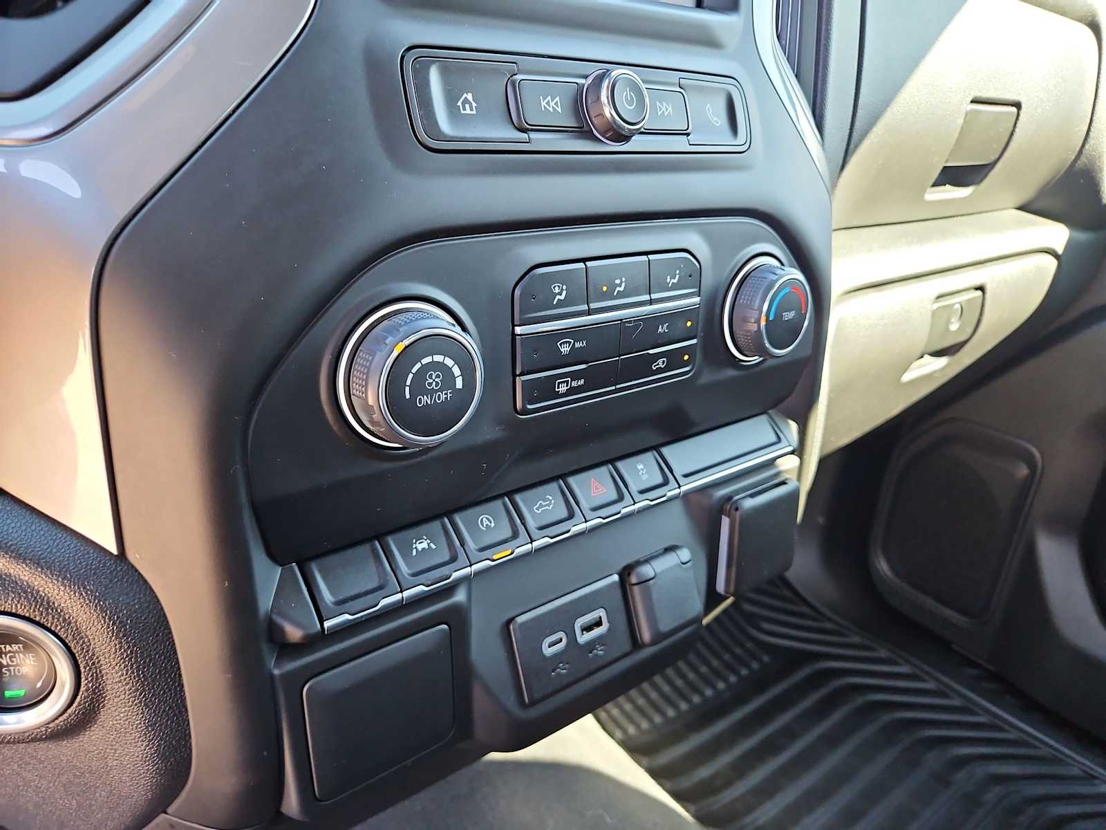 Thumbnail: 2024 Chevrolet Silverado 1500 - 24