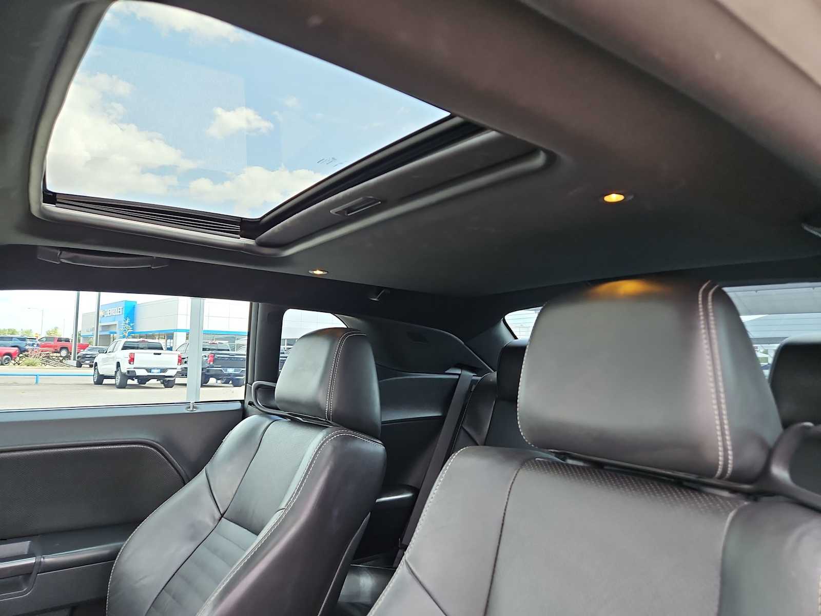2012 Dodge Challenger SXT 13