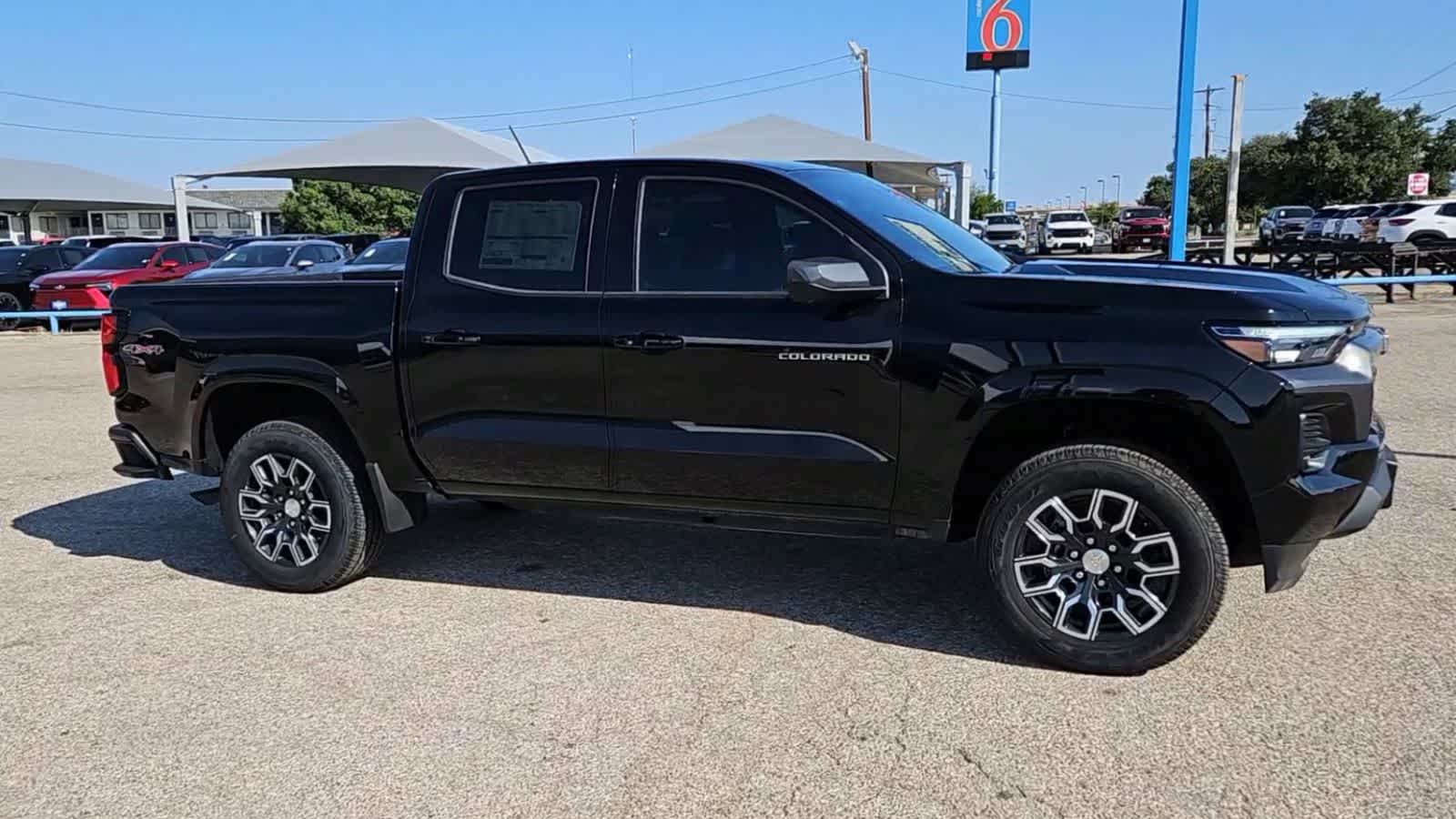 Thumbnail: 2024 Chevrolet Colorado - 9