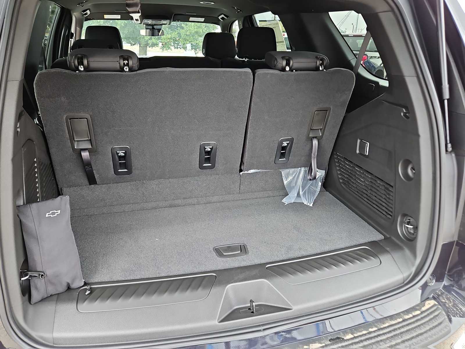 Thumbnail: 2025 Chevrolet Tahoe - 27