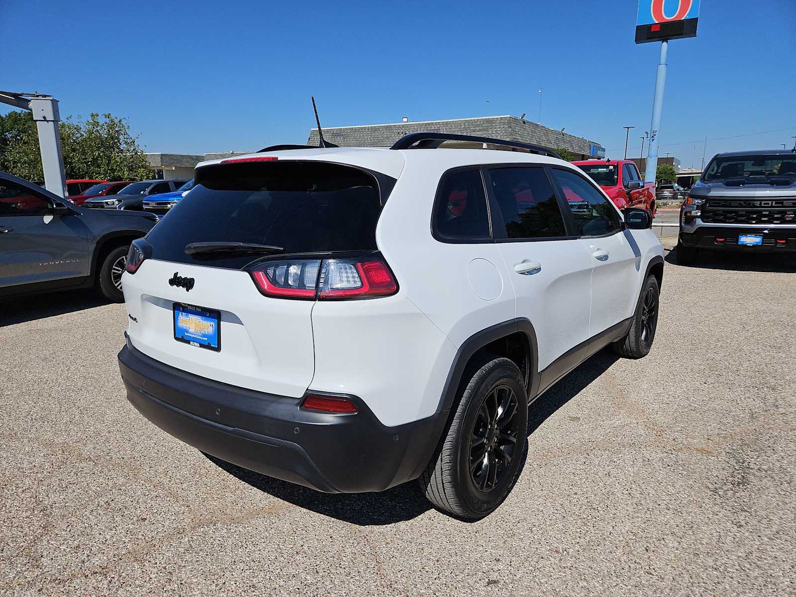 Thumbnail: 2023 Jeep Cherokee - 8