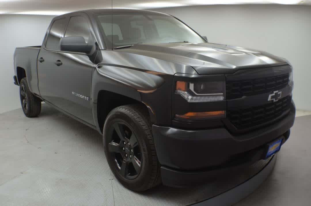 Thumbnail: 2018 Chevrolet Silverado 1500 - 2